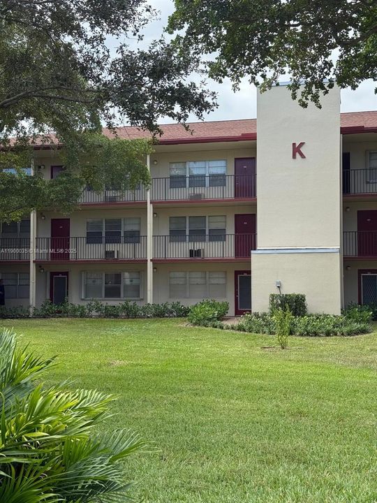 For Rent: $1,825 (2 beds, 1 baths, 954 Square Feet)