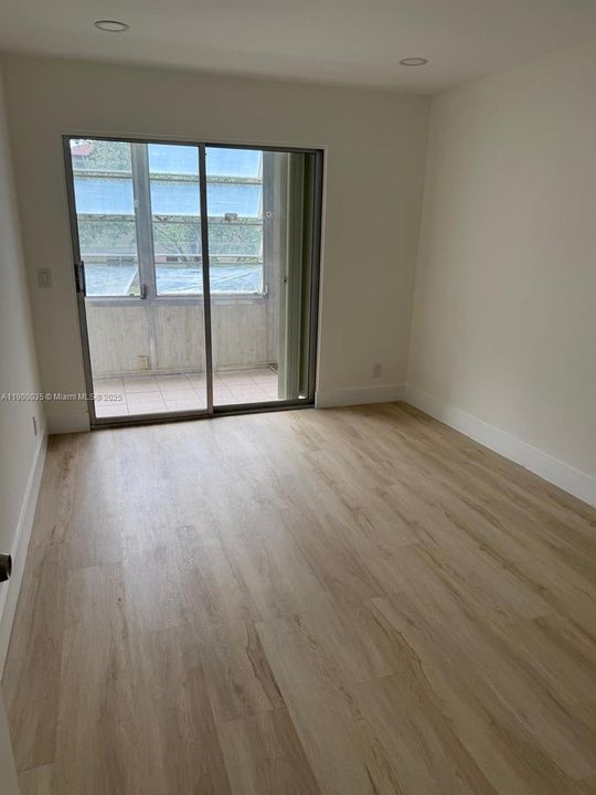 For Rent: $1,825 (2 beds, 1 baths, 954 Square Feet)