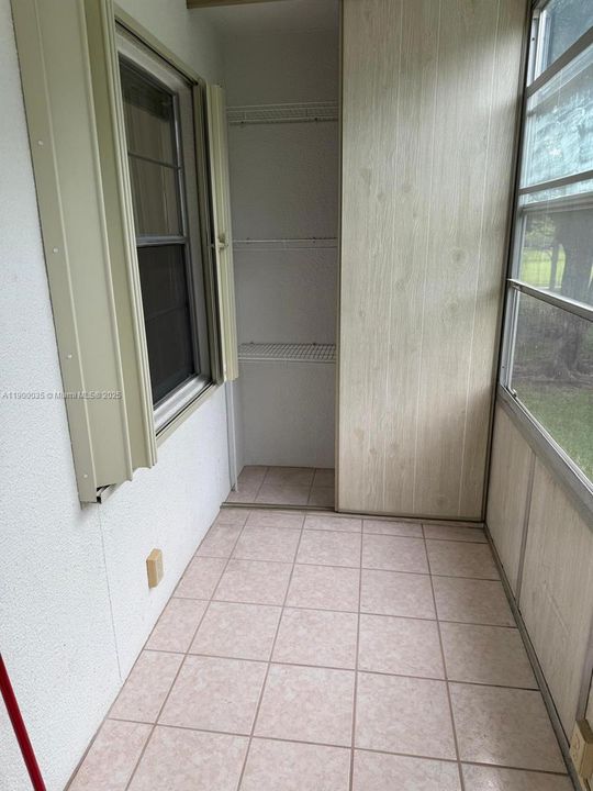 For Rent: $1,825 (2 beds, 1 baths, 954 Square Feet)