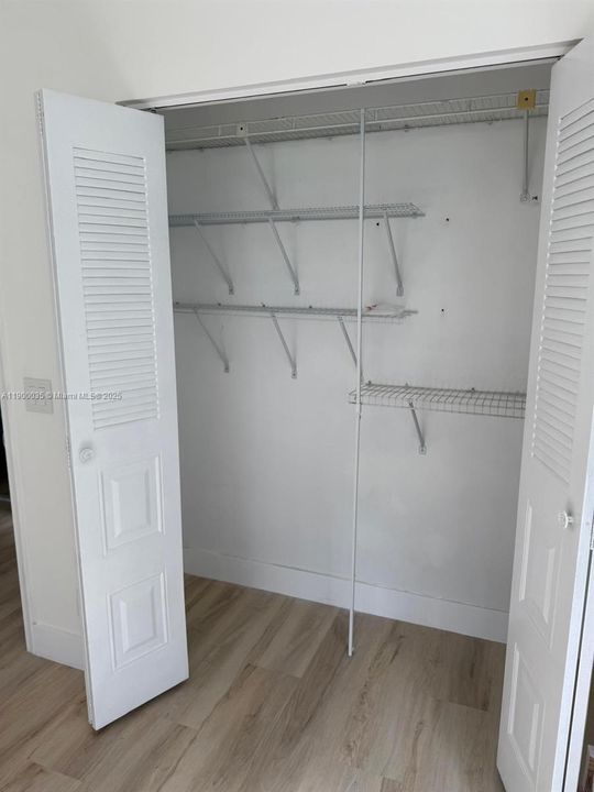 For Rent: $1,825 (2 beds, 1 baths, 954 Square Feet)