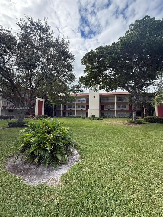 For Rent: $1,825 (2 beds, 1 baths, 954 Square Feet)