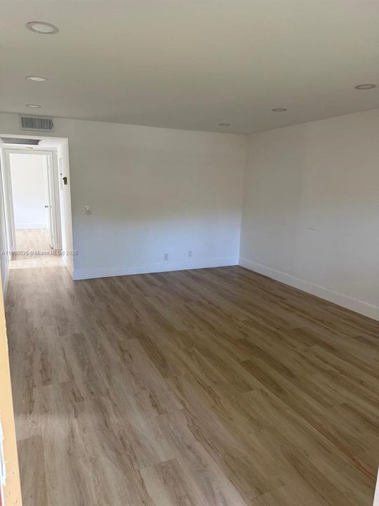 For Rent: $1,825 (2 beds, 1 baths, 954 Square Feet)