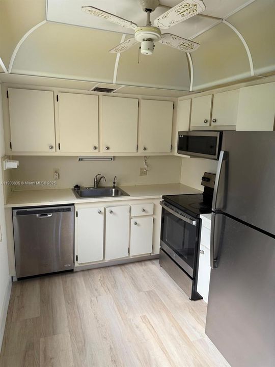 For Rent: $1,825 (2 beds, 1 baths, 954 Square Feet)