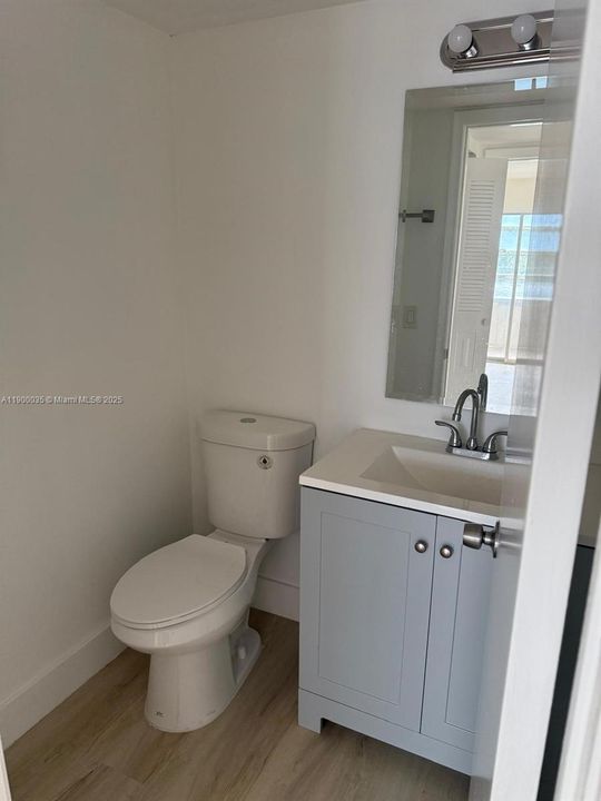 For Rent: $1,825 (2 beds, 1 baths, 954 Square Feet)