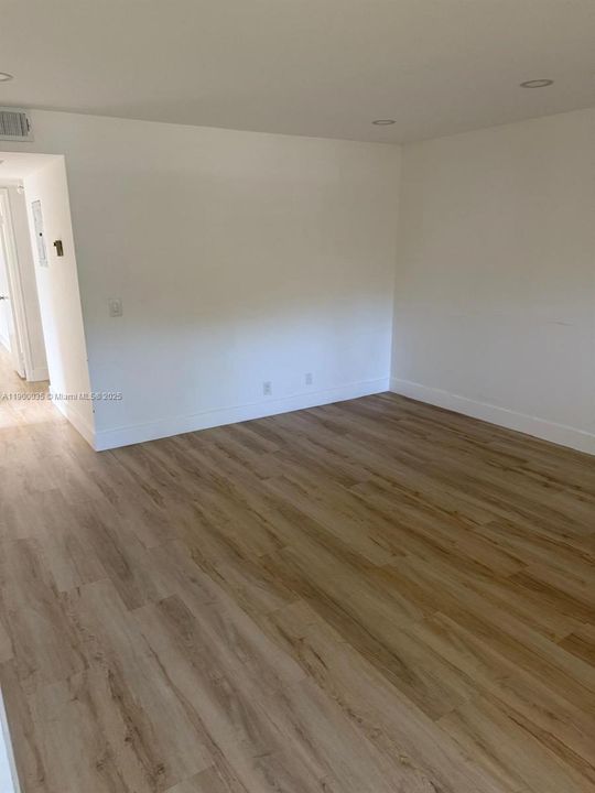 For Rent: $1,825 (2 beds, 1 baths, 954 Square Feet)