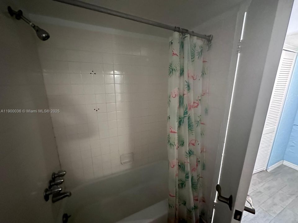 For Rent: $1,400 (0 beds, 1 baths, 320 Square Feet)