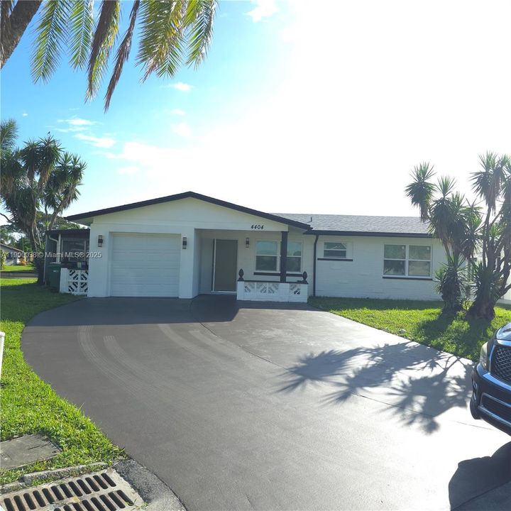 For Rent: $2,750 (2 beds, 2 baths, 1378 Square Feet)