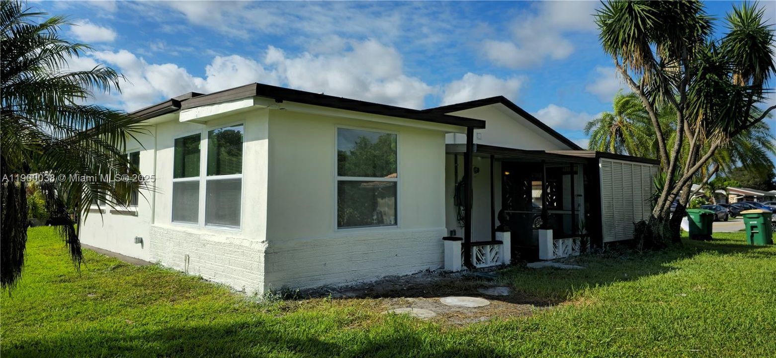 For Rent: $2,750 (2 beds, 2 baths, 1378 Square Feet)