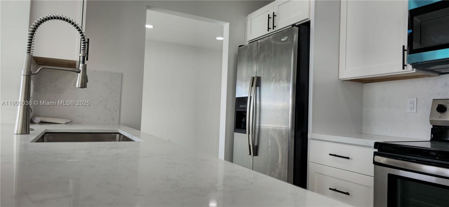 For Rent: $2,750 (2 beds, 2 baths, 1378 Square Feet)