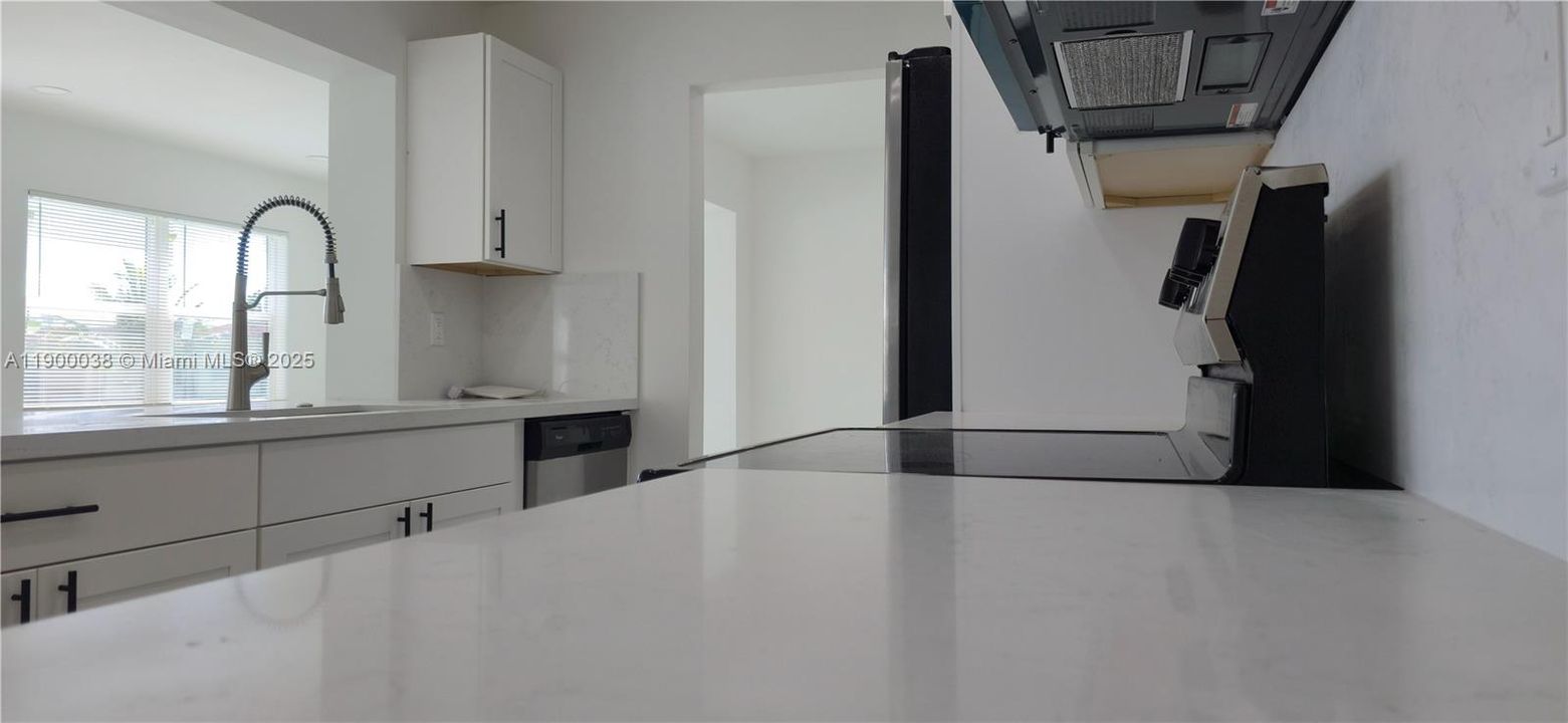 For Rent: $2,750 (2 beds, 2 baths, 1378 Square Feet)