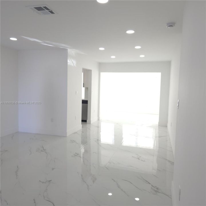 For Rent: $2,750 (2 beds, 2 baths, 1378 Square Feet)