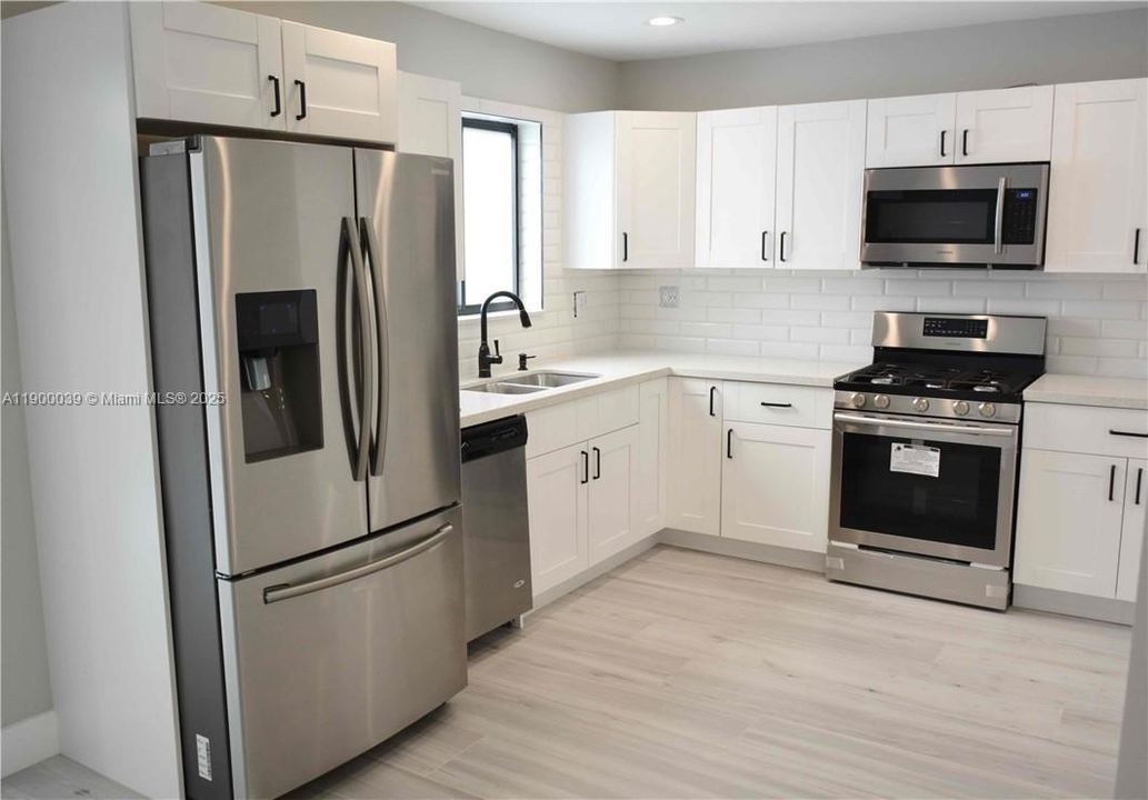 Recently Rented: $4,300 (3 beds, 2 baths, 1512 Square Feet)