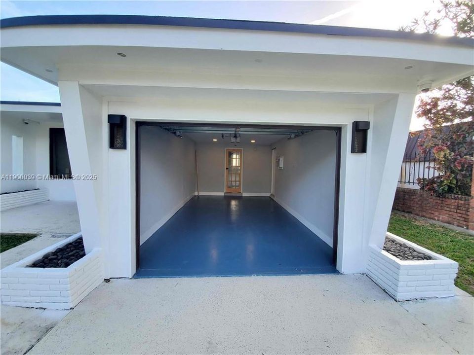 Recently Rented: $4,300 (3 beds, 2 baths, 1512 Square Feet)