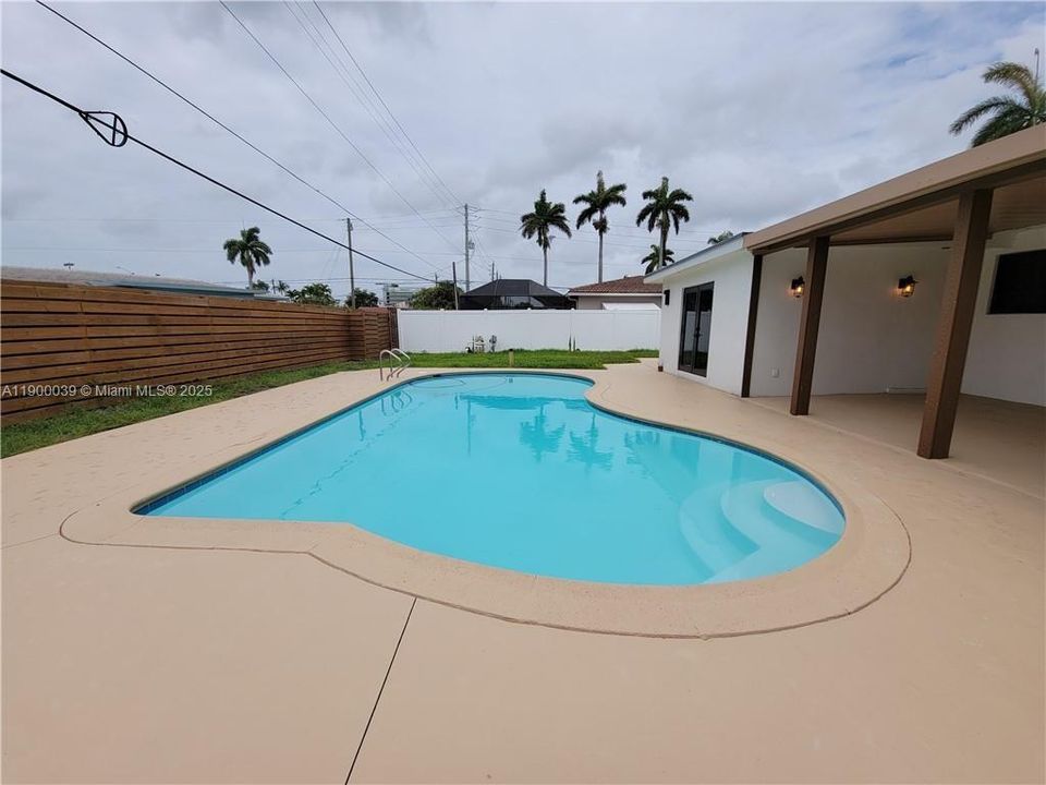 Recently Rented: $4,300 (3 beds, 2 baths, 1512 Square Feet)