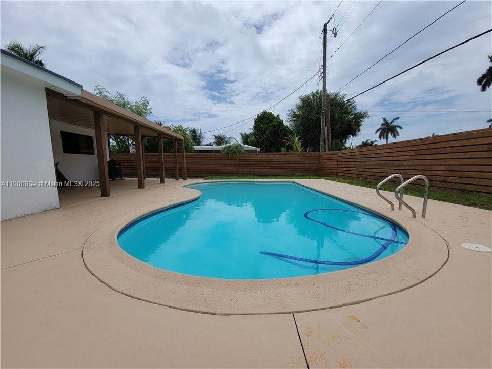 Recently Rented: $4,300 (3 beds, 2 baths, 1512 Square Feet)