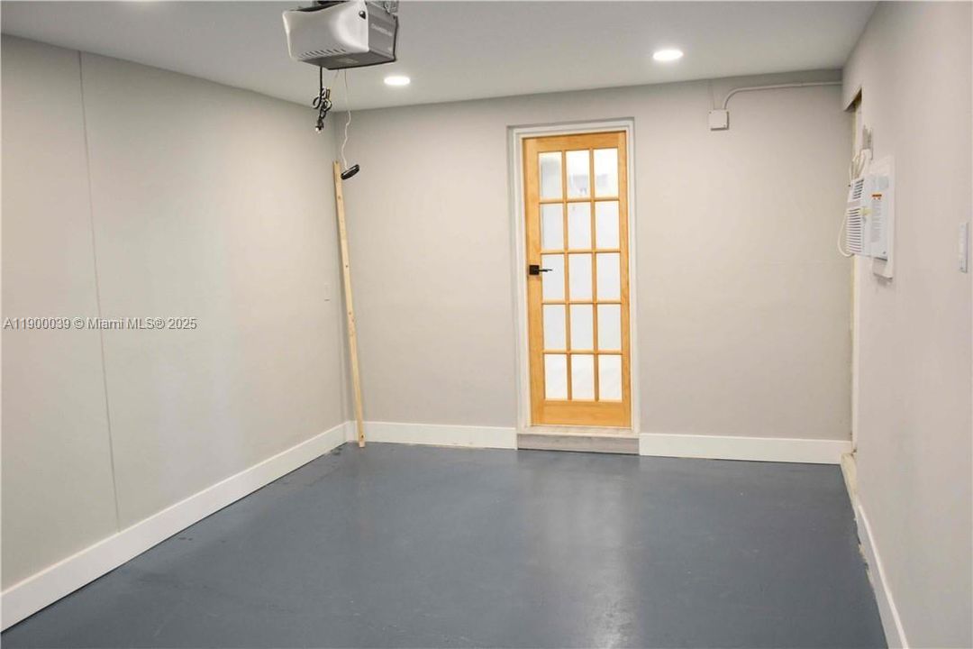 Recently Rented: $4,300 (3 beds, 2 baths, 1512 Square Feet)