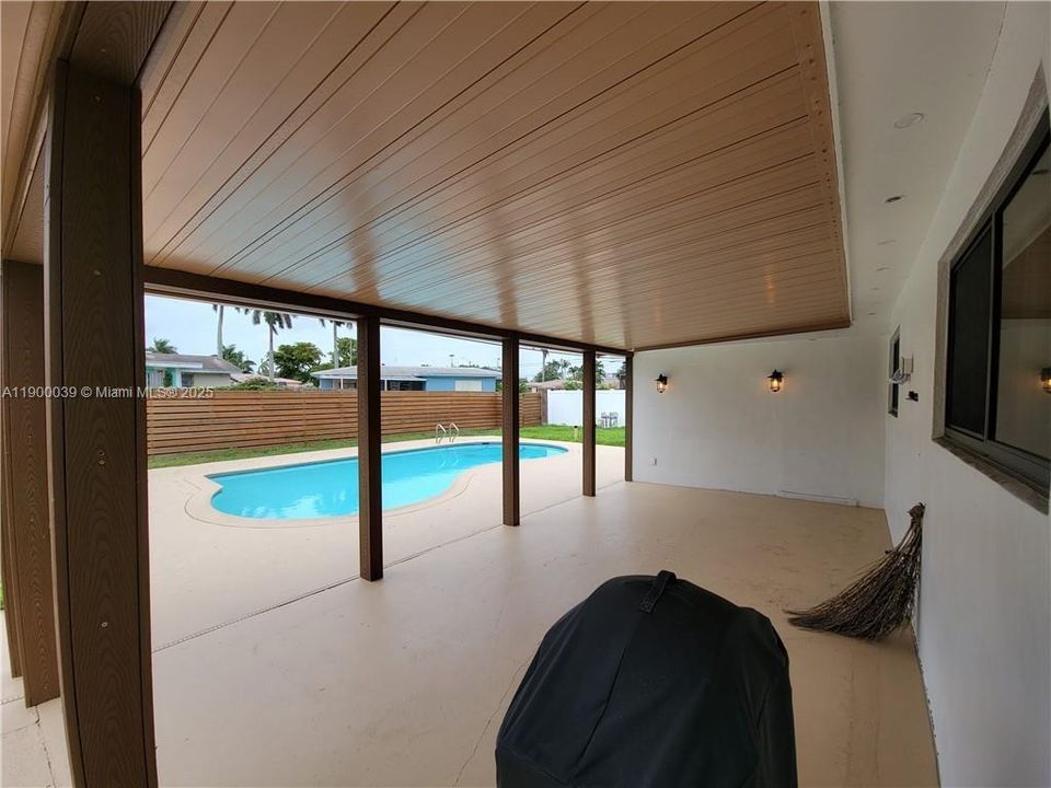 Recently Rented: $4,300 (3 beds, 2 baths, 1512 Square Feet)