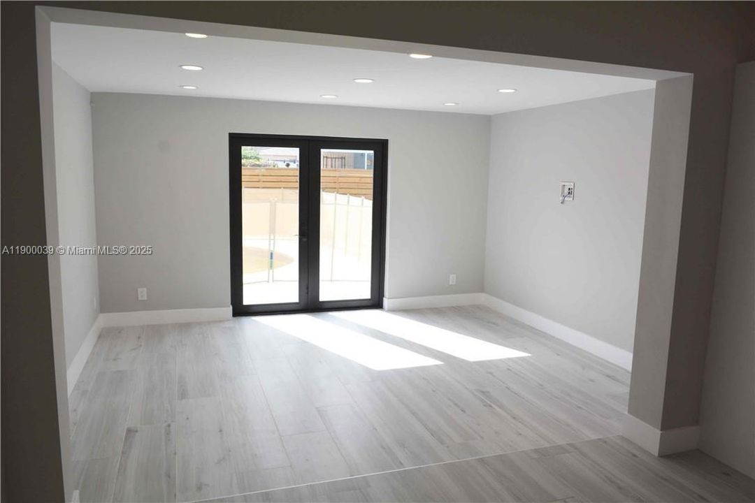 Recently Rented: $4,300 (3 beds, 2 baths, 1512 Square Feet)