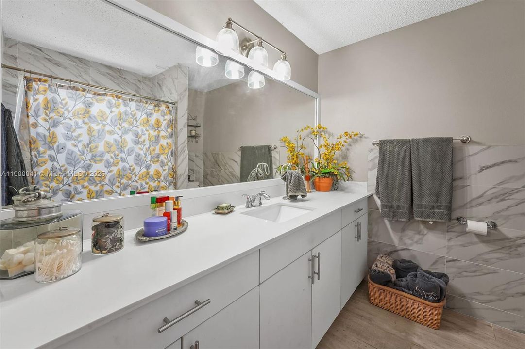 Под контрактом: $599,000 (3 спален, 2 ванн, 1574 Квадратных фут)