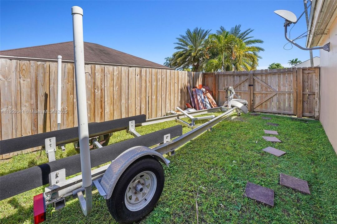 Под контрактом: $599,000 (3 спален, 2 ванн, 1574 Квадратных фут)