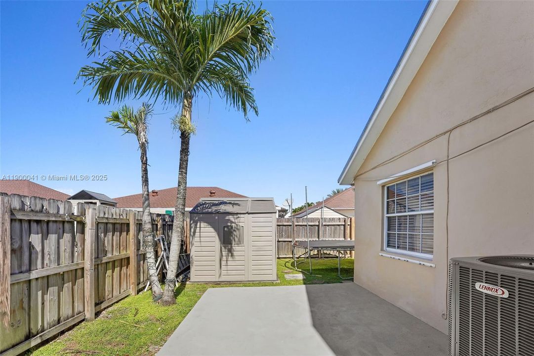 Под контрактом: $599,000 (3 спален, 2 ванн, 1574 Квадратных фут)