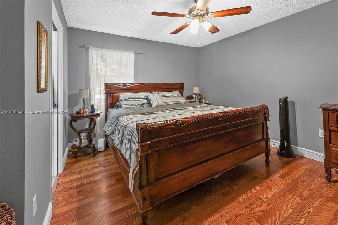 Под контрактом: $599,000 (3 спален, 2 ванн, 1574 Квадратных фут)