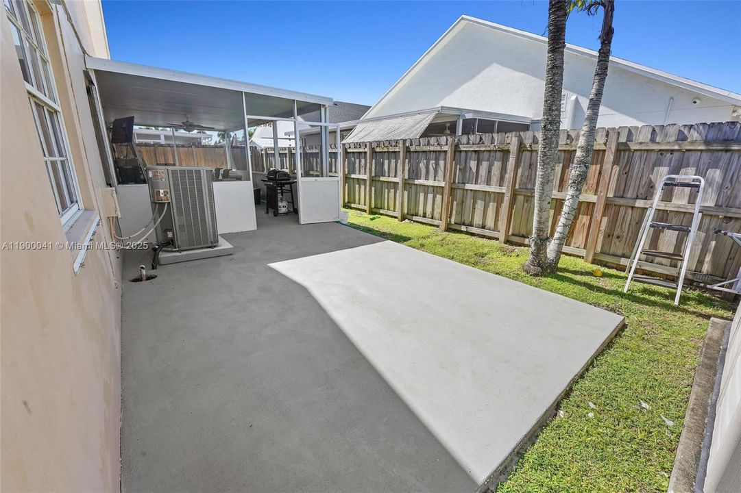 Под контрактом: $599,000 (3 спален, 2 ванн, 1574 Квадратных фут)