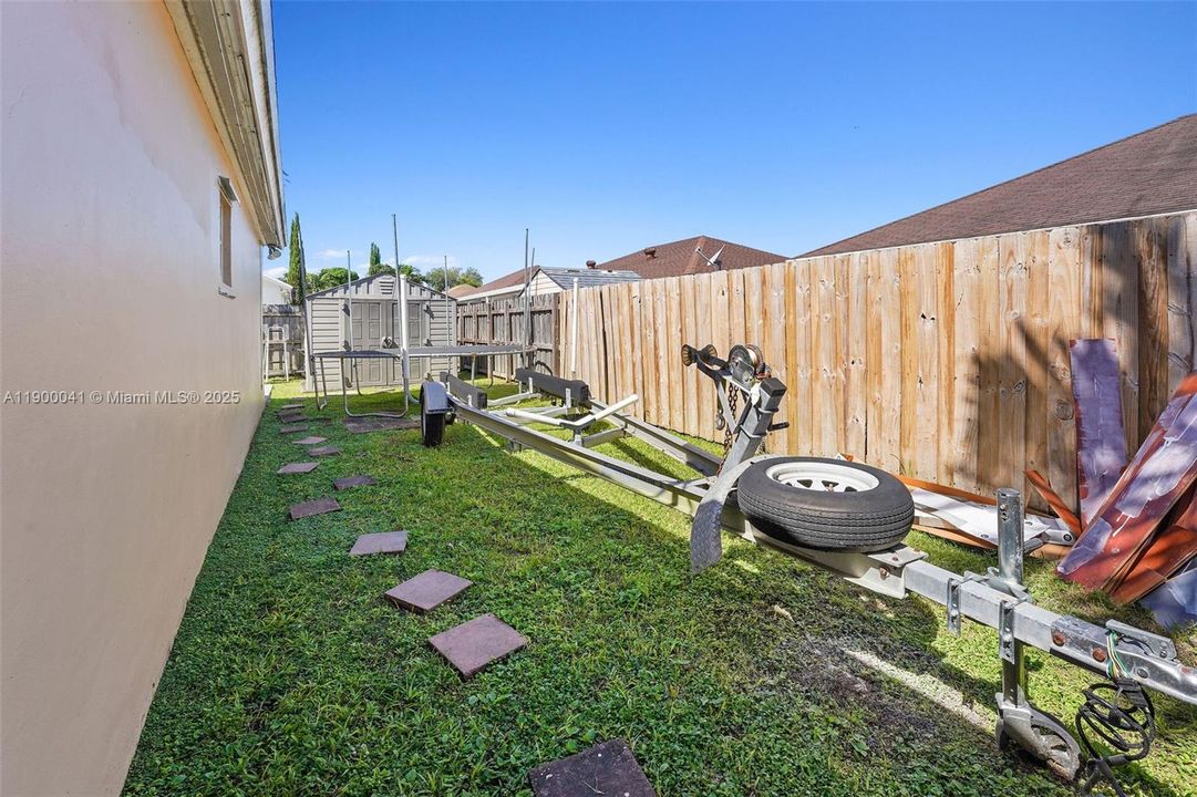 Под контрактом: $599,000 (3 спален, 2 ванн, 1574 Квадратных фут)