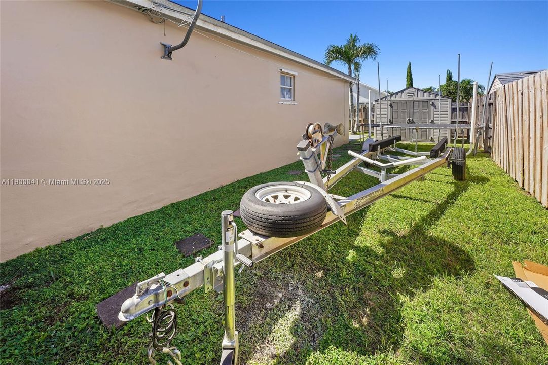 Под контрактом: $599,000 (3 спален, 2 ванн, 1574 Квадратных фут)