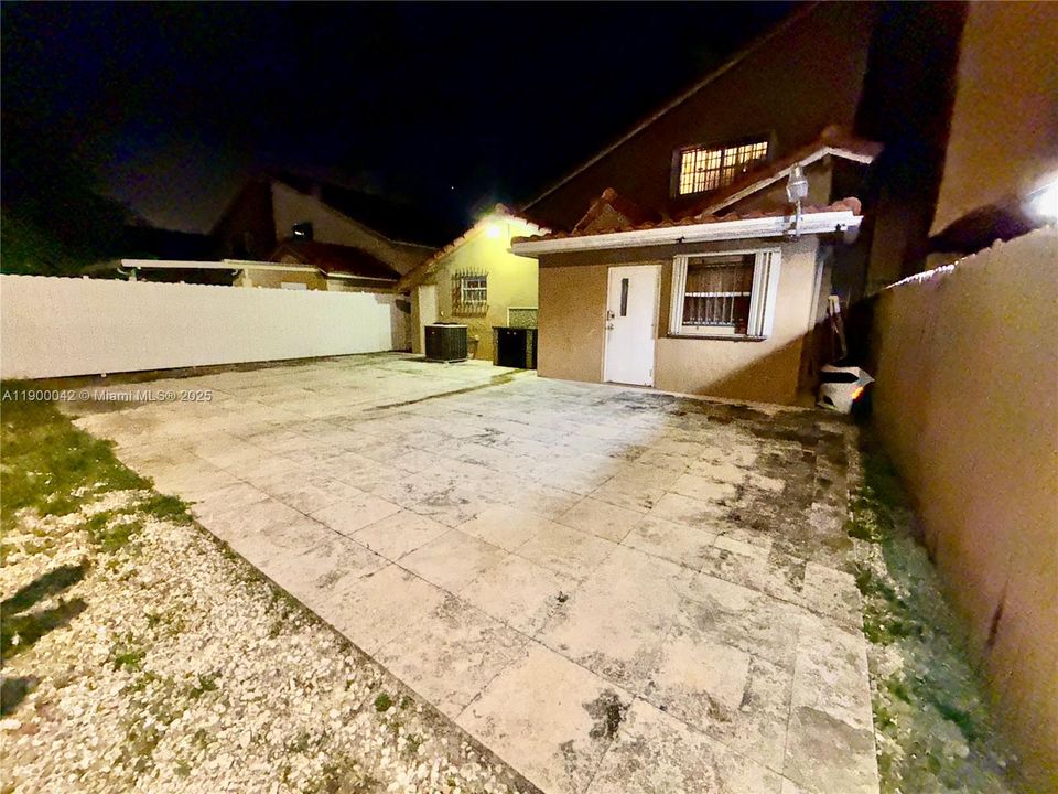 For Sale: $650,000 (4 beds, 3 baths, 1987 Square Feet)