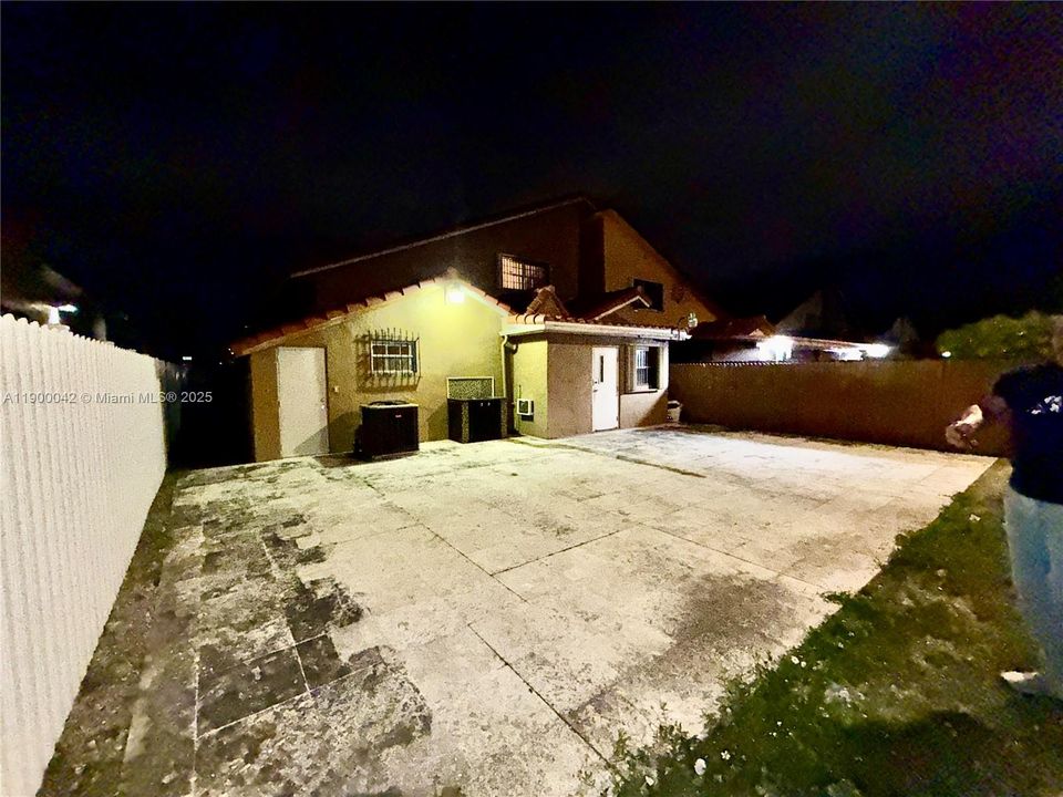 For Sale: $650,000 (4 beds, 3 baths, 1987 Square Feet)