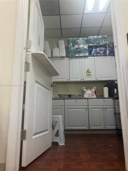 В аренду: $6,000 (0 спален, 0 ванн, 0 Квадратных фут)