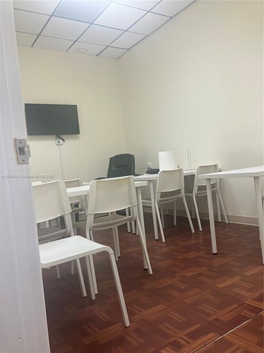 В аренду: $6,000 (0 спален, 0 ванн, 0 Квадратных фут)