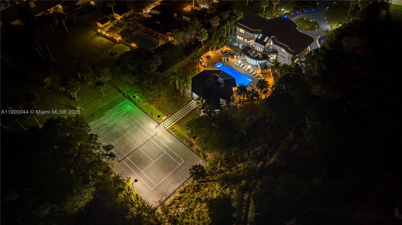 For Sale: $4,600,000 (10 beds, 9 baths, 7219 Square Feet)