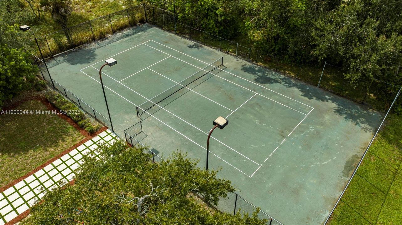 For Sale: $4,600,000 (10 beds, 9 baths, 7219 Square Feet)