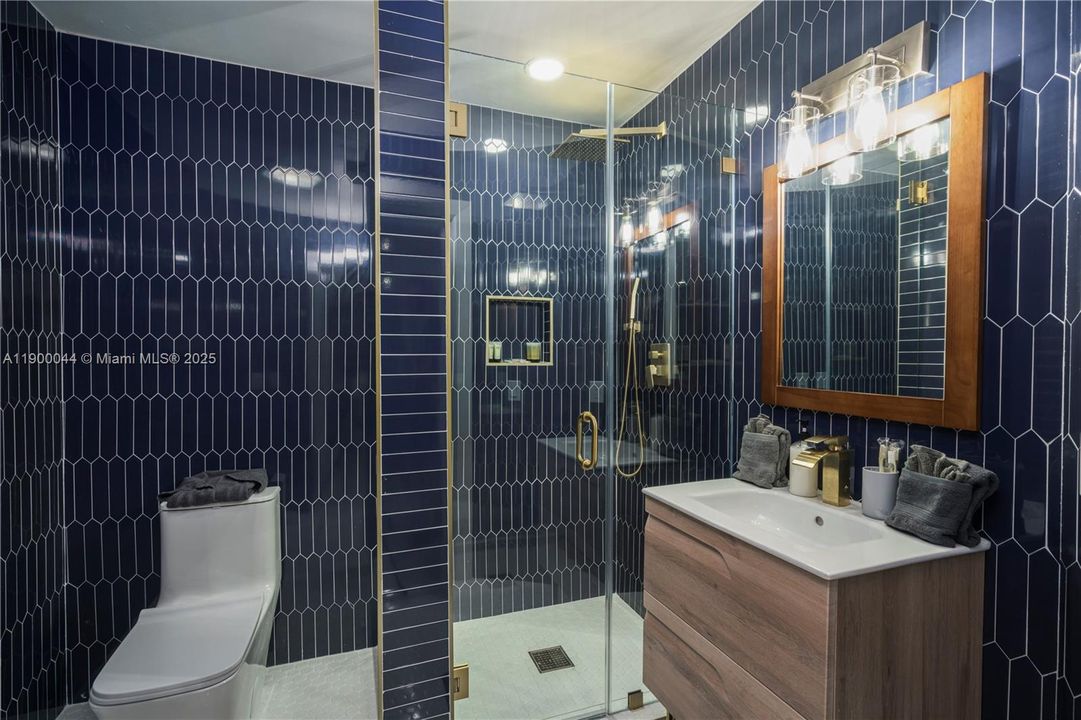 For Sale: $4,600,000 (10 beds, 9 baths, 7219 Square Feet)