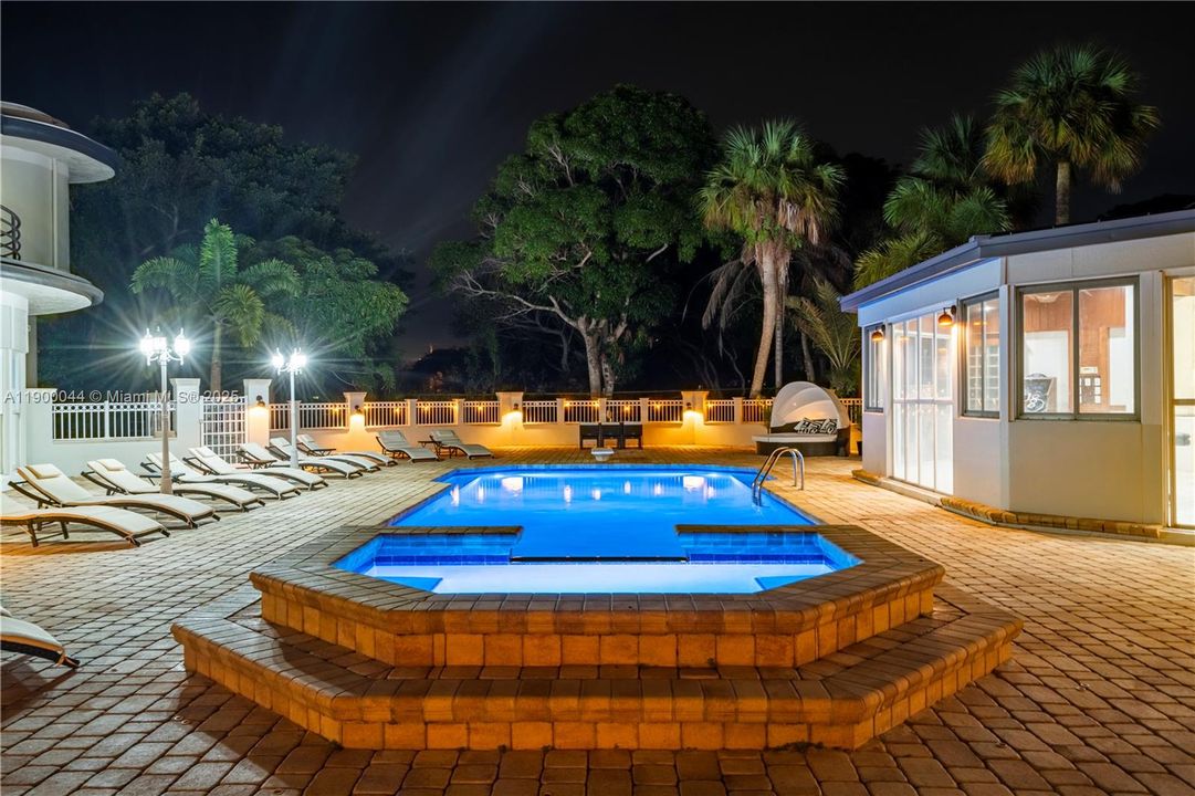 For Sale: $4,600,000 (10 beds, 9 baths, 7219 Square Feet)