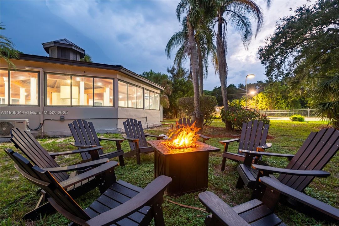 For Sale: $4,600,000 (10 beds, 9 baths, 7219 Square Feet)