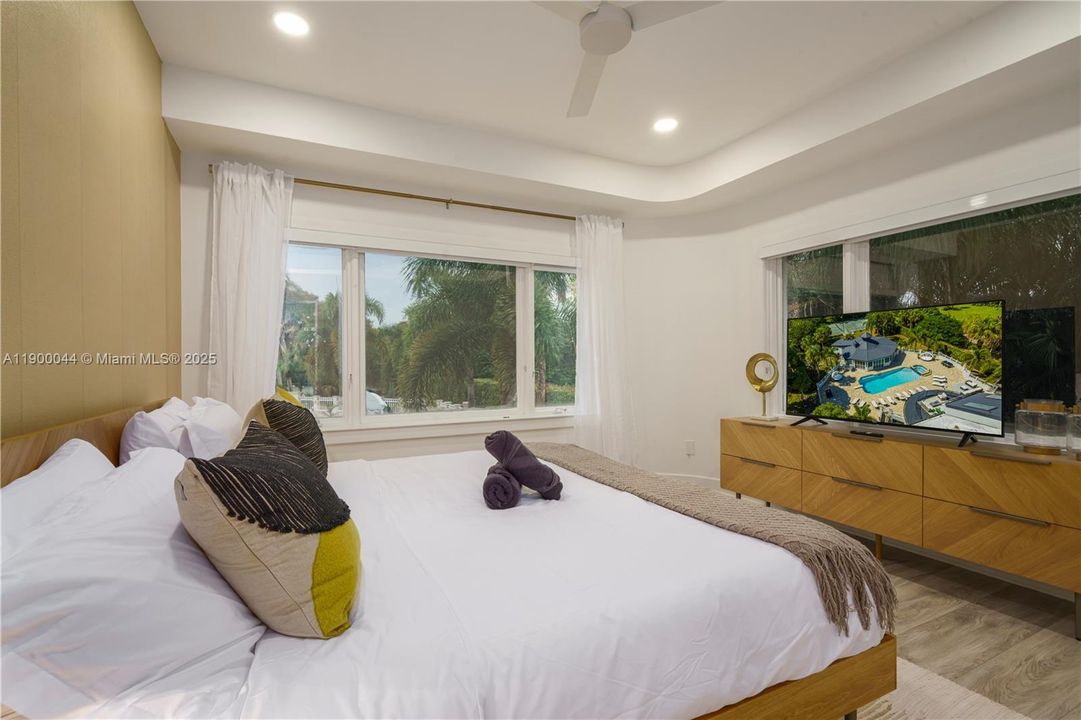 For Sale: $4,600,000 (10 beds, 9 baths, 7219 Square Feet)