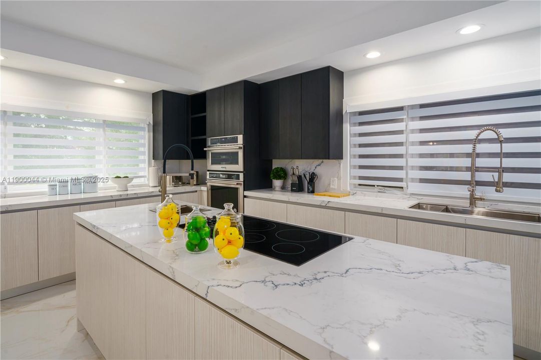 For Sale: $4,600,000 (10 beds, 9 baths, 7219 Square Feet)