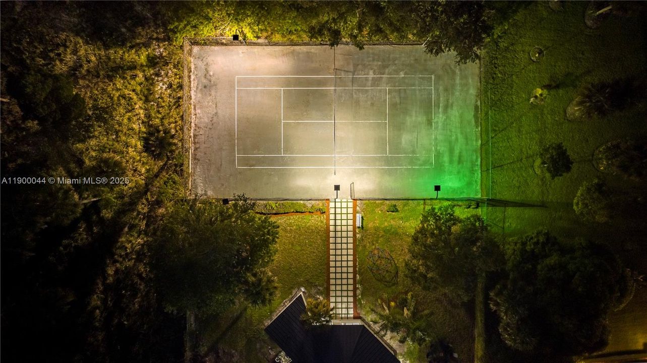 For Sale: $4,600,000 (10 beds, 9 baths, 7219 Square Feet)