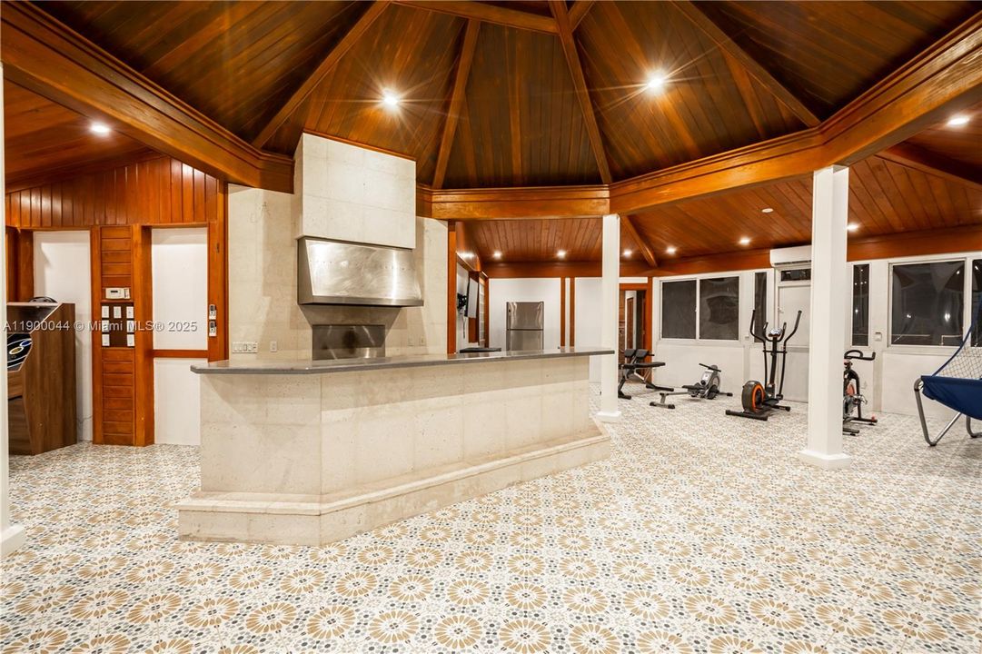 For Sale: $4,600,000 (10 beds, 9 baths, 7219 Square Feet)