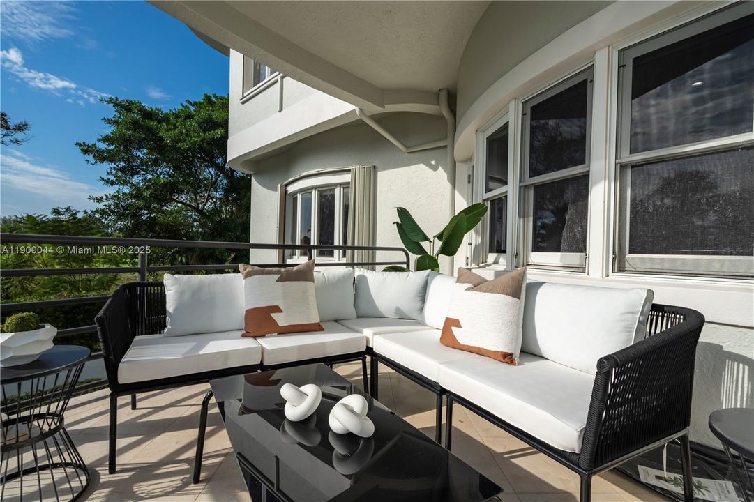 For Sale: $4,600,000 (10 beds, 9 baths, 7219 Square Feet)