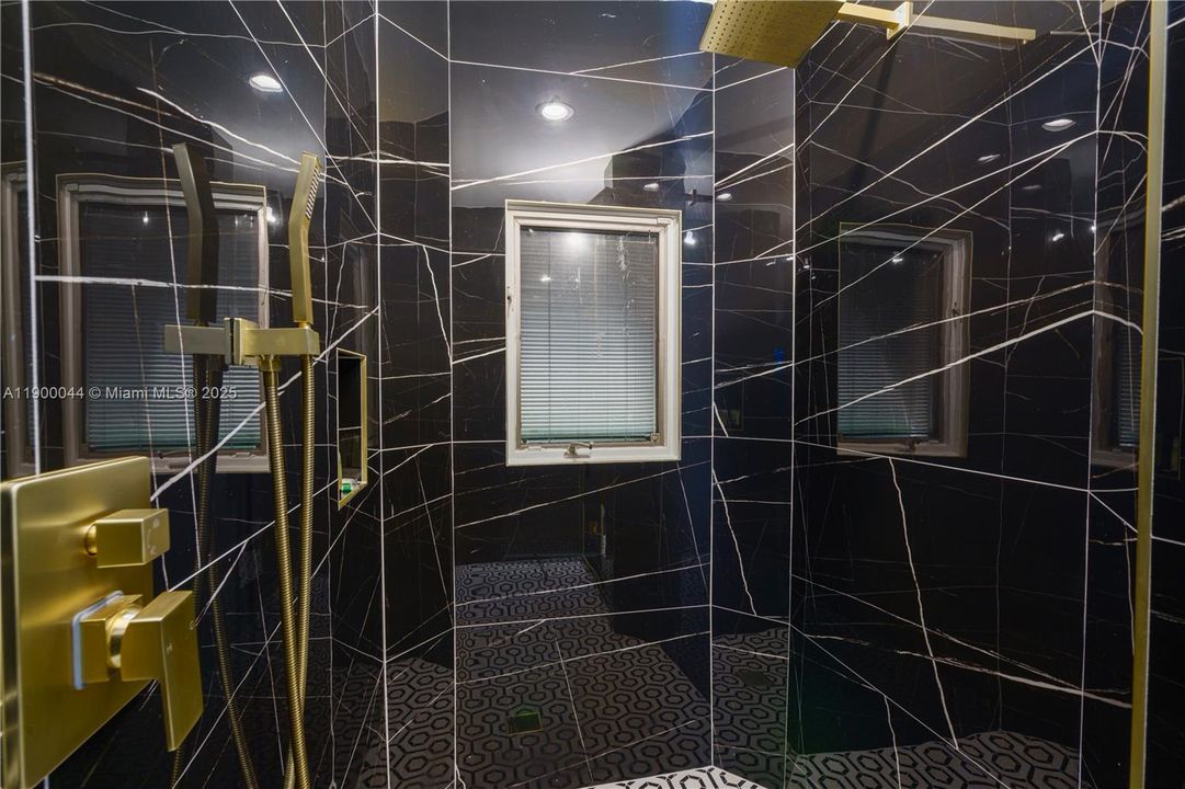 For Sale: $4,600,000 (10 beds, 9 baths, 7219 Square Feet)