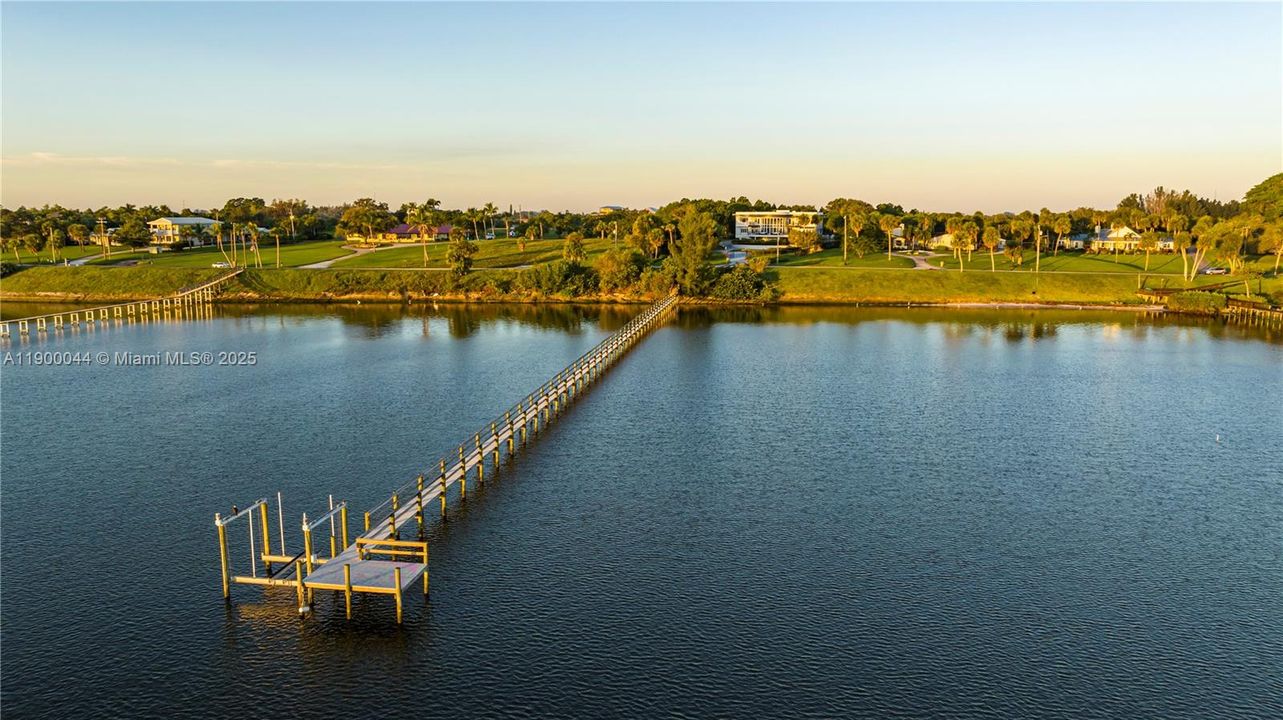 For Sale: $4,600,000 (10 beds, 9 baths, 7219 Square Feet)