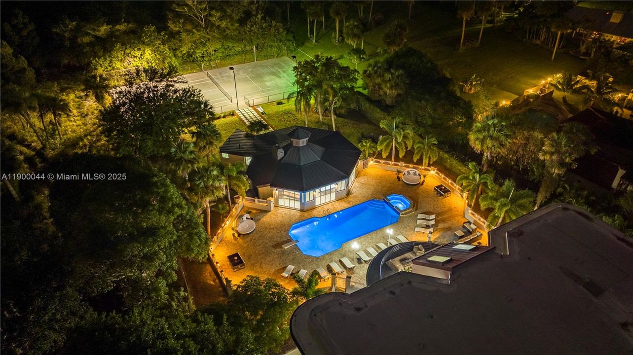 For Sale: $4,600,000 (10 beds, 9 baths, 7219 Square Feet)