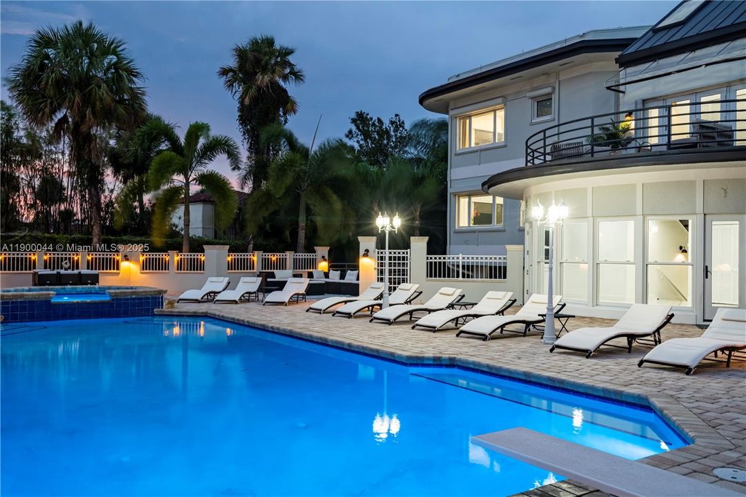 For Sale: $4,600,000 (10 beds, 9 baths, 7219 Square Feet)