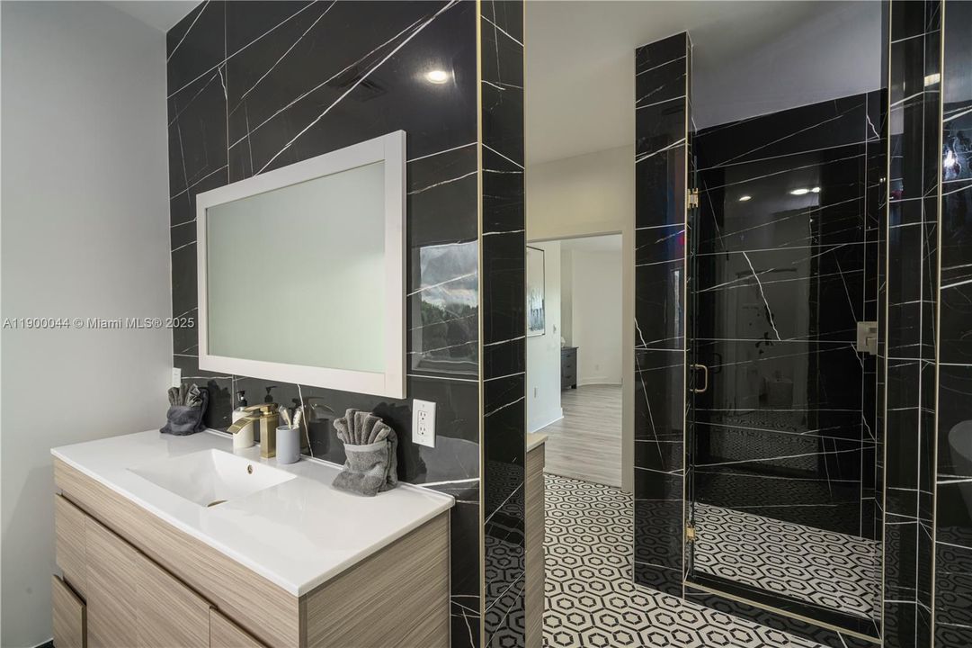 For Sale: $4,600,000 (10 beds, 9 baths, 7219 Square Feet)