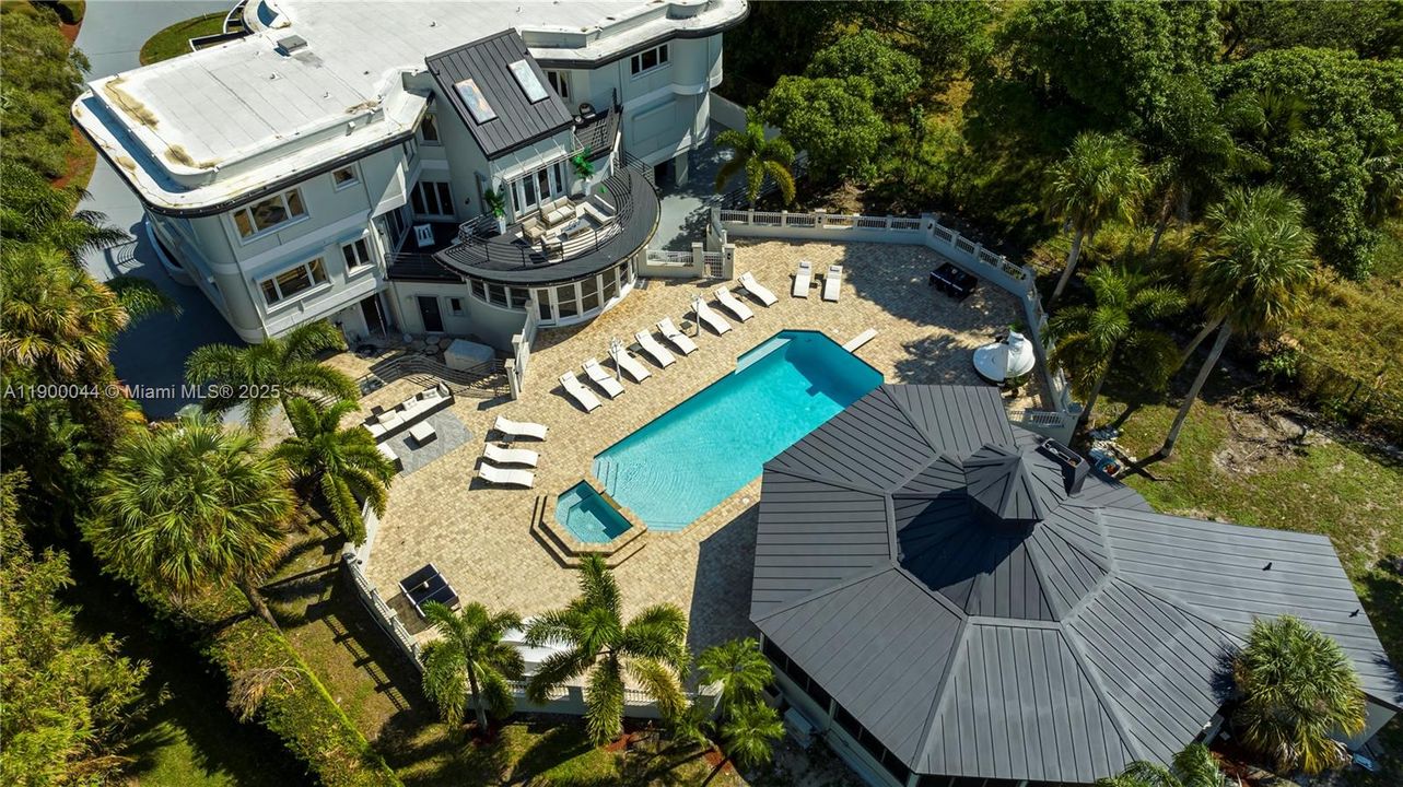 For Sale: $4,600,000 (10 beds, 9 baths, 7219 Square Feet)