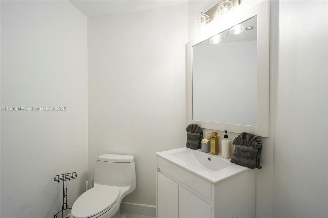 For Sale: $4,600,000 (10 beds, 9 baths, 7219 Square Feet)